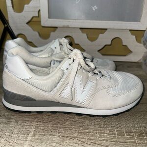 New Balance 574 casual shoes in an off-white color Size 9.5 Women’s Worn 2x
